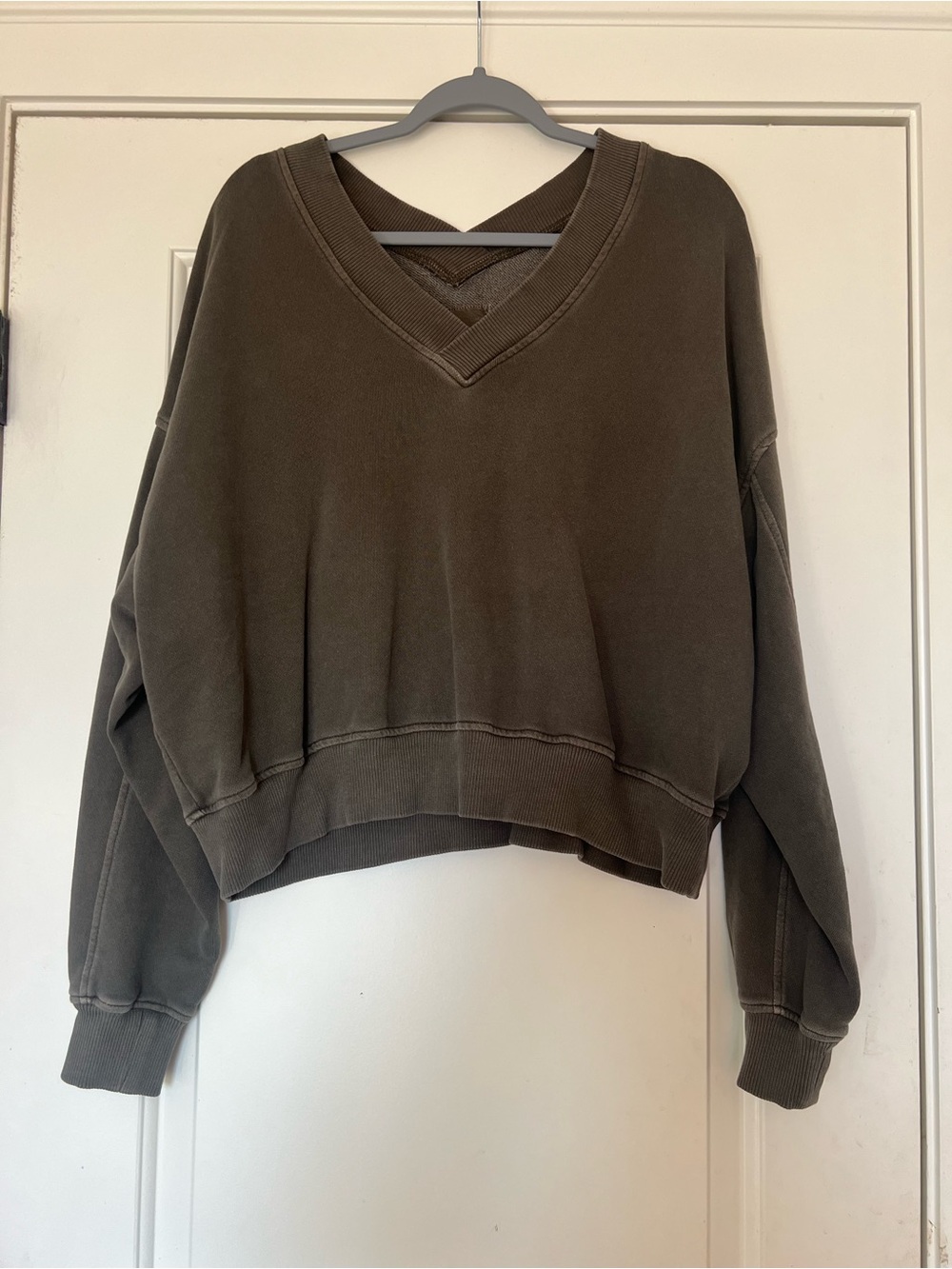 aerie Olive V-Neck Cropped Sweatshirt